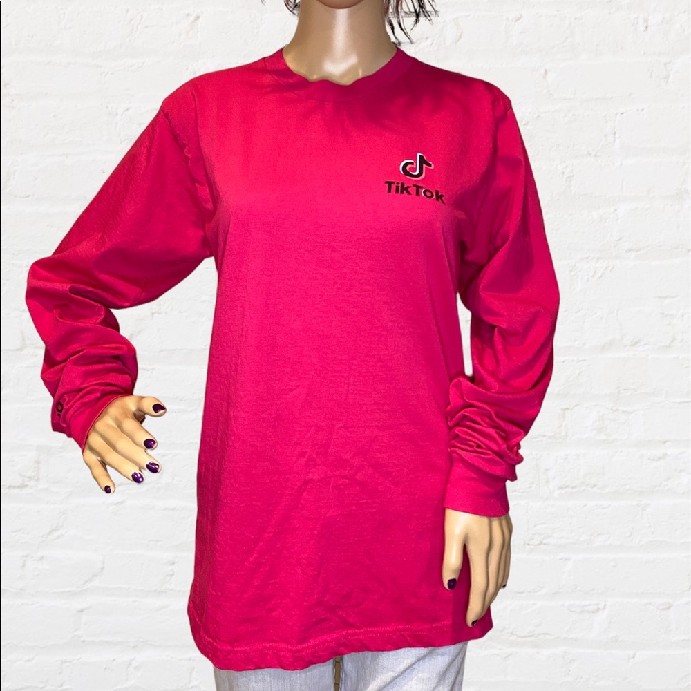 TikTok Tik Tok Fuchsia Pink Long Sleeved Tee Shirt T-Shirt Size Medium EUC